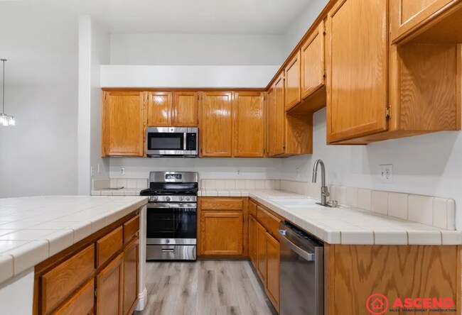 Building Photo - Spacious 4BD/2BA Home in Bakersfield (93312) – Garage, Fireplace & Pet-Friendly!