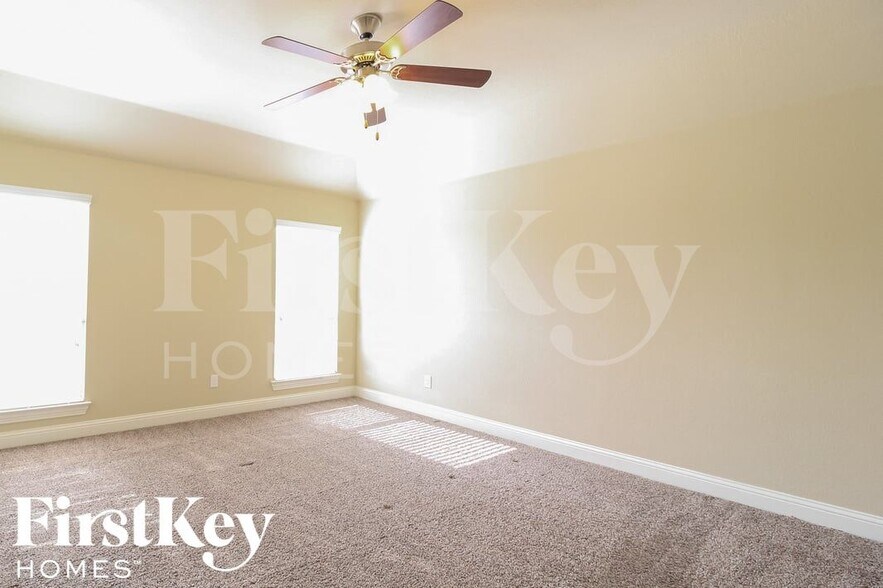 Building Photo - 4325 Bayport Dr