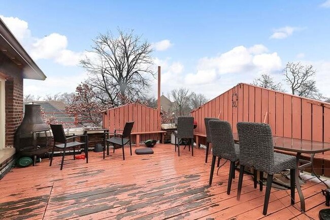 Building Photo - 420 N Pine Ave