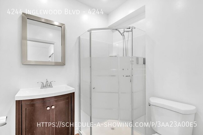 Building Photo - Beautiful remodeled 2 Bedroom + 2 Bath + L...