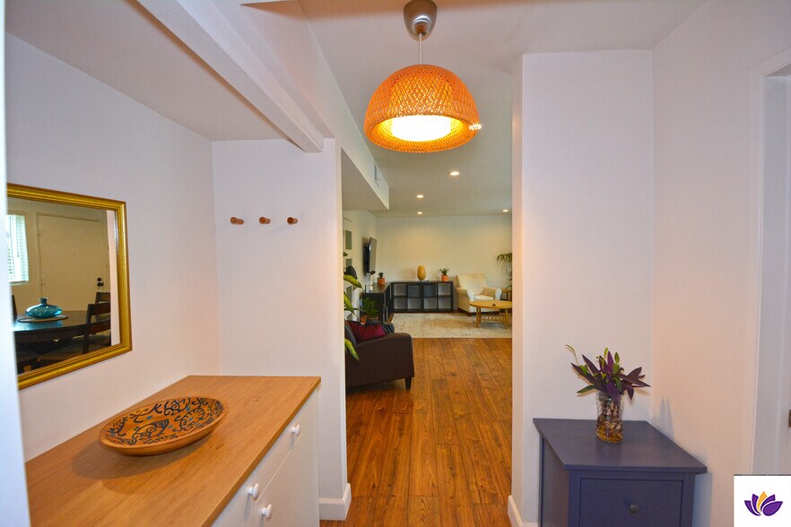Building Photo - 10854 Morrison St