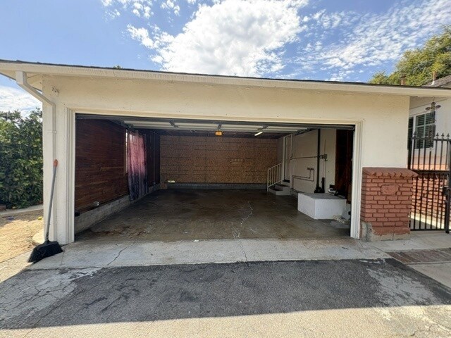 Building Photo - 1837 Lancewood Ave