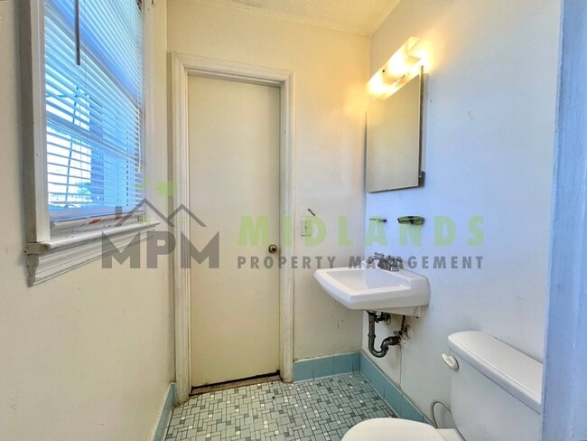 Building Photo - 1205 Faraway Dr