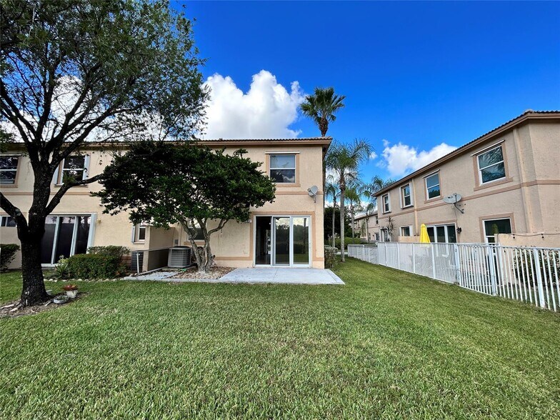 Building Photo - 604 NW 170th Ter