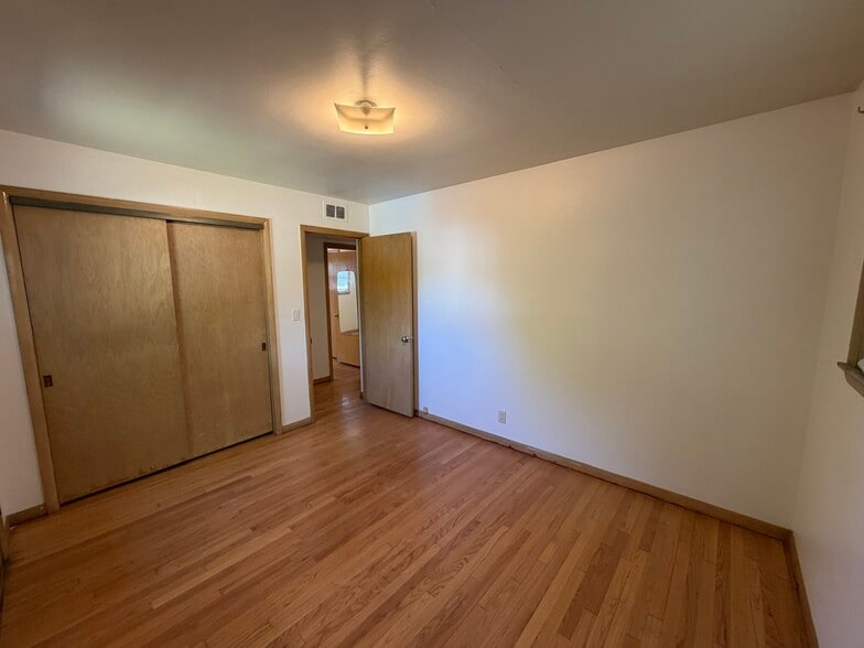 Building Photo - 8434 West Keefe Ave, Upper
