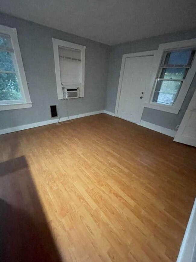 Building Photo - 8406 N Brooks St