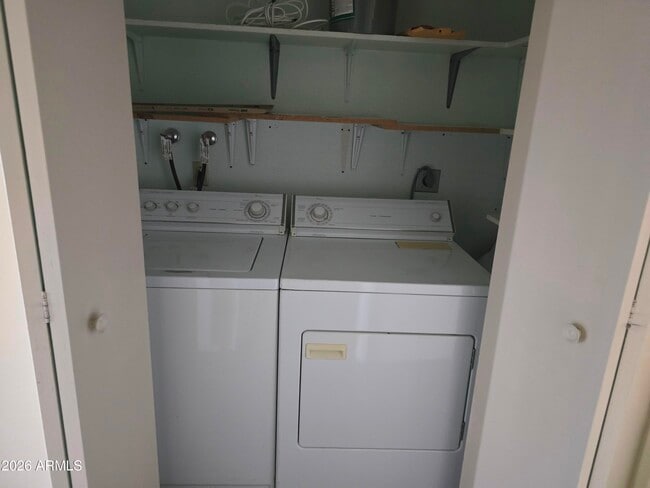 Building Photo - 455 N Tegner St