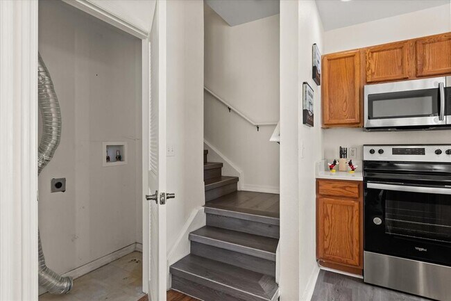 Building Photo - 2624 Lodi Cir