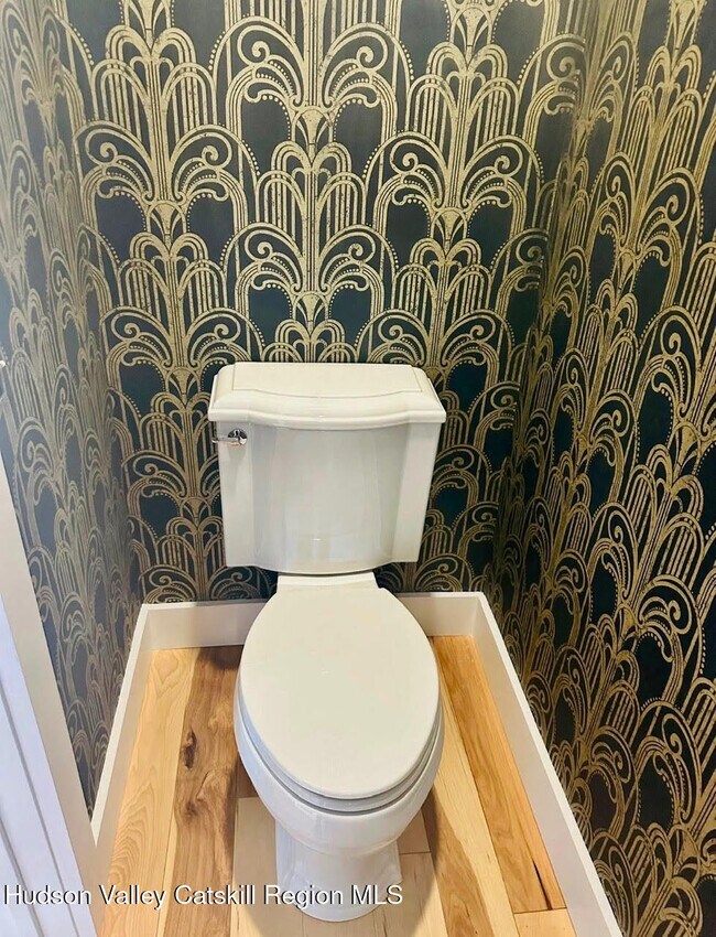 Building Photo - 412 Main St