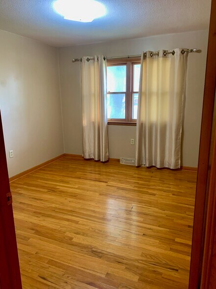 Bedrooms 1 - 2304 N Sycamore St