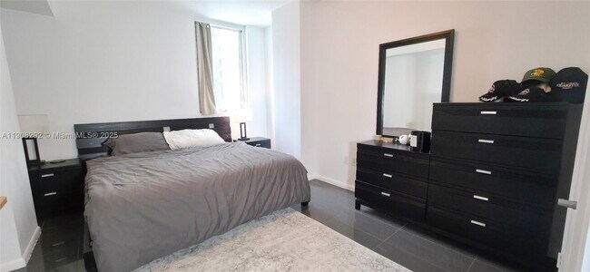 Building Photo - 253 NE 2nd St