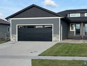 Building Photo - 2607 E Sunburst Dr