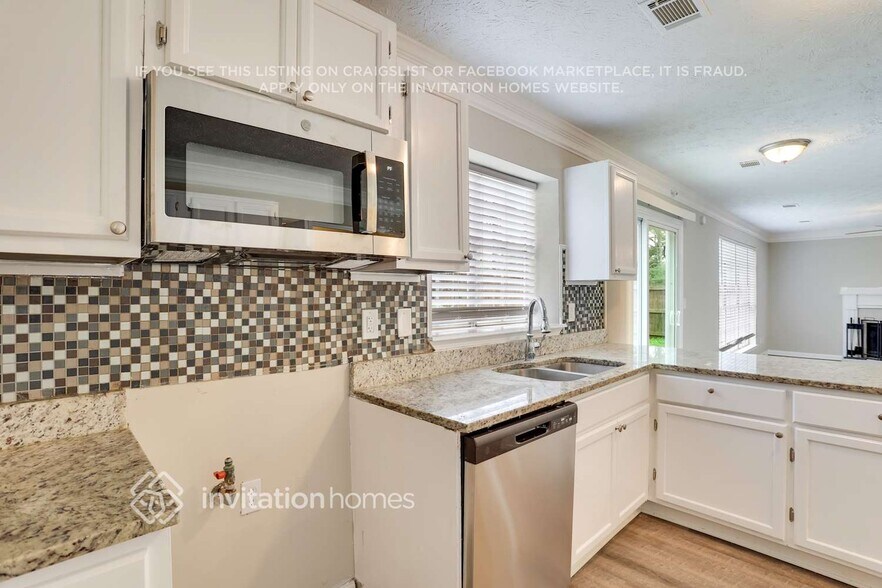 Building Photo - 6574 Eastbriar Dr
