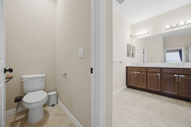 Building Photo - Resort Style Amenities near Gulf Beaches