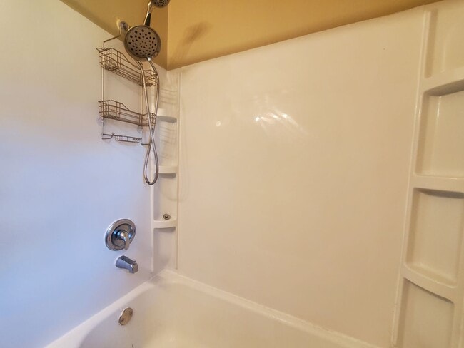 Building Photo - 3 Bedroom Single Family