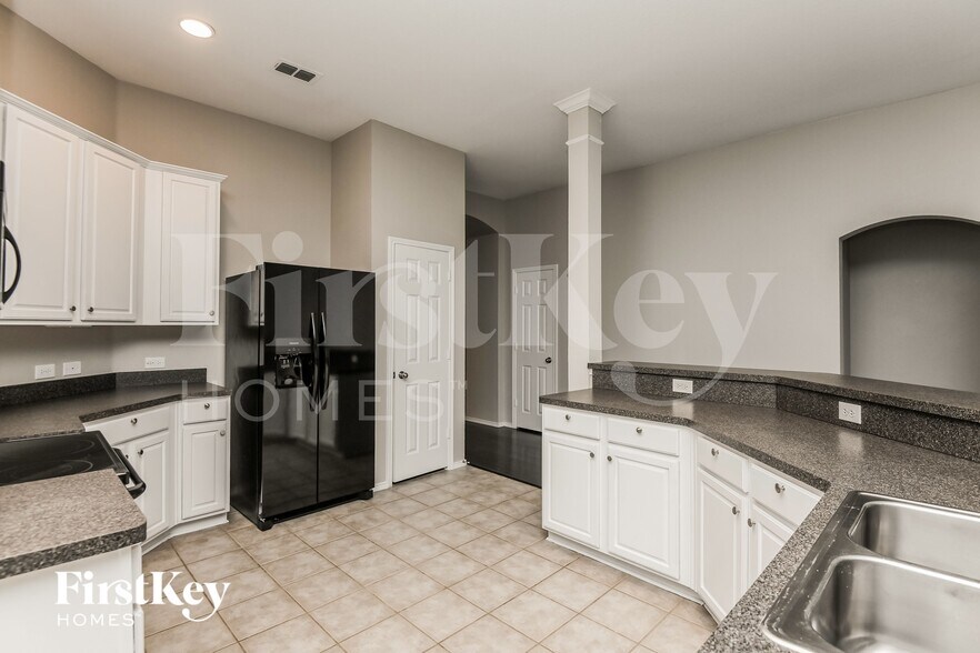Building Photo - 10408 Bradshaw Dr