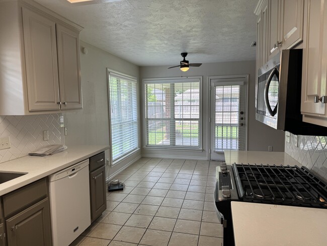 Building Photo - 225 Karten Ln