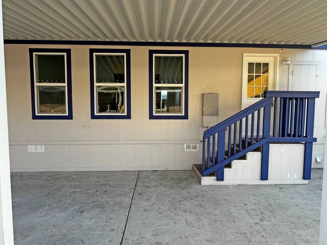 Building Photo - 21100 State St