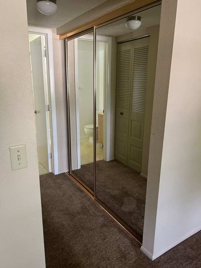 Building Photo - 2/2 second floor condo at Oak Forrest