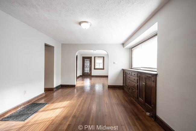 Building Photo - 4850 Hillside Ave