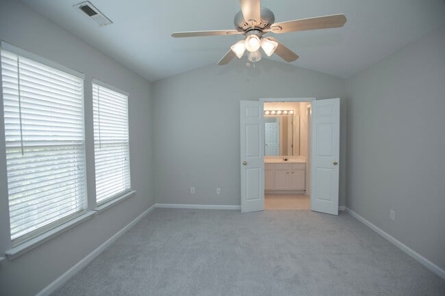 Building Photo - 2 Bedroom 2.5 Bath with Lake View in Morrisville, NC!