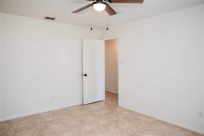 Building Photo - 9563 Goldfinch Cir