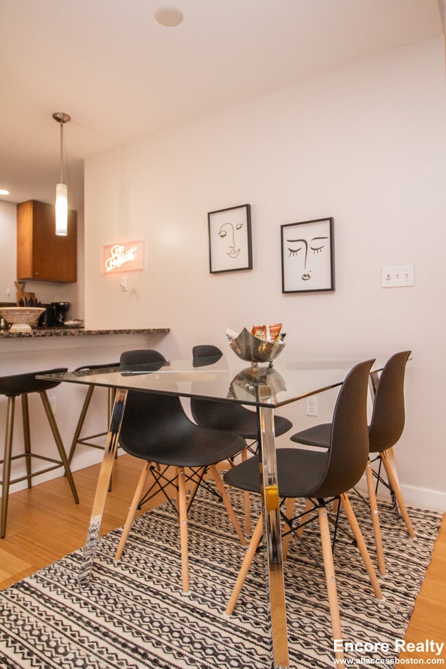 Building Photo - 16 Miner St