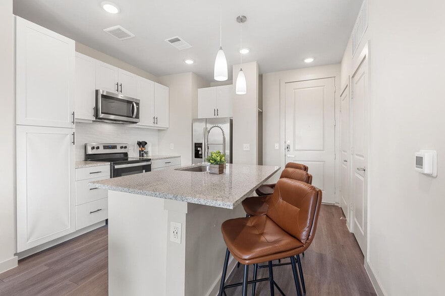 Building Photo - 5820 1/2 Cameron Road-SI FL4-ID1303396P