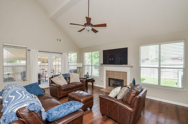 Building Photo - 3654 Royal Royce Dr