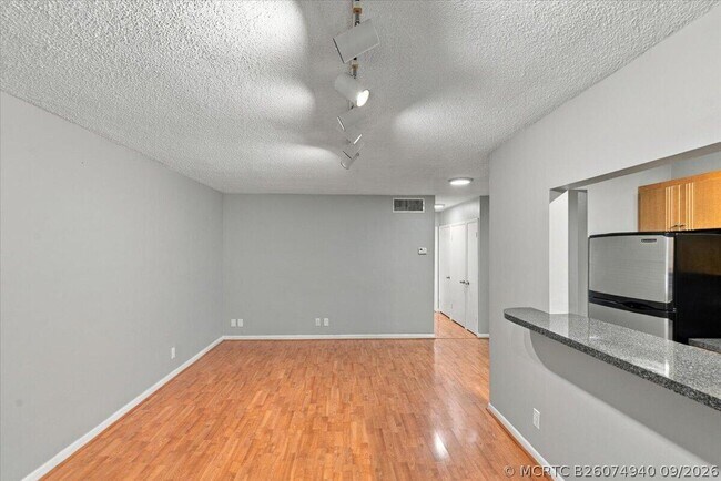 Building Photo - 2110 NE 39th St