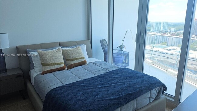 Building Photo - 16901 Collins Ave