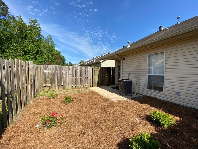 Building Photo - Townhome for Rent in Bessemer! Available t...