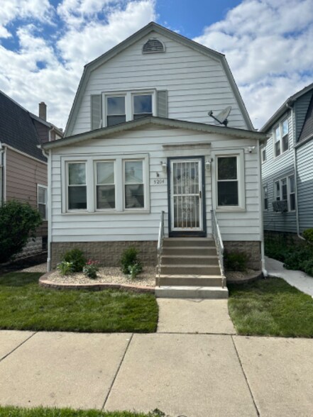 Primary Photo - 5204 N Ludlam Ave