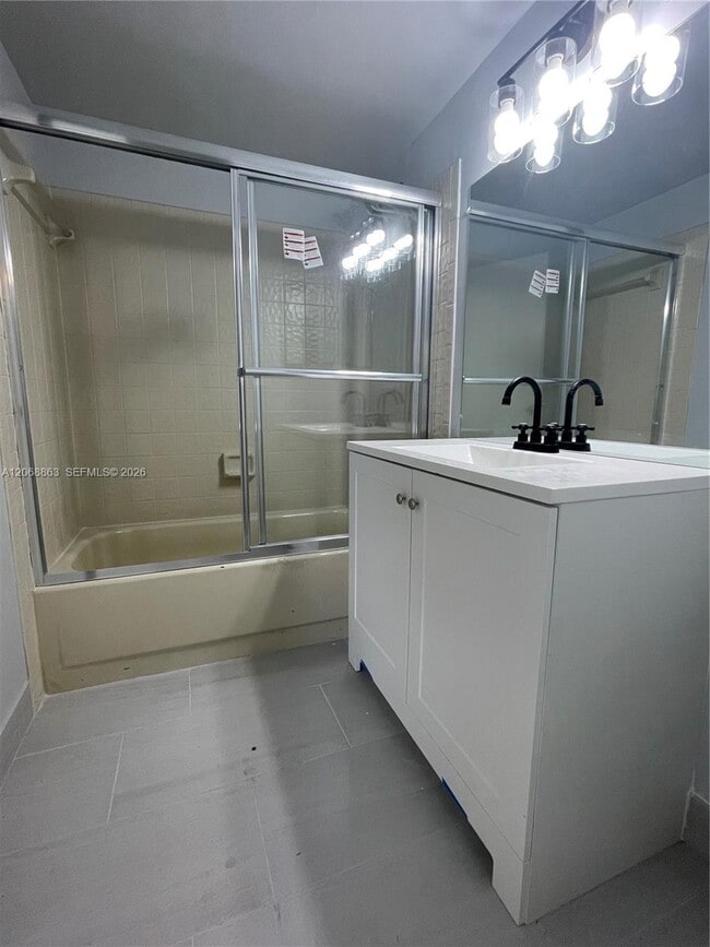 Building Photo - 10169 Twin Lakes Dr
