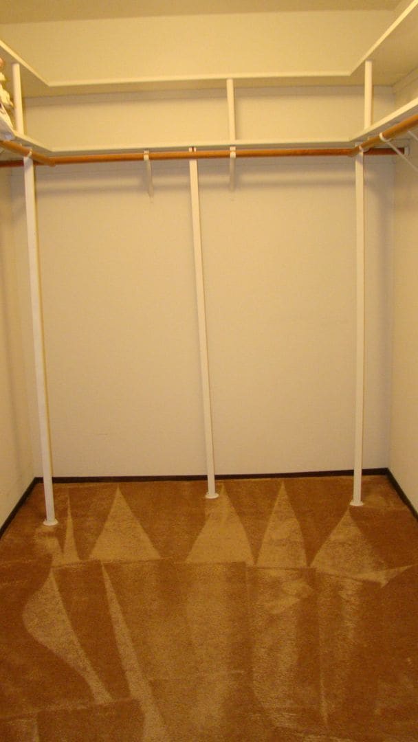 Building Photo - Condo, upstairs, 2 bedroom