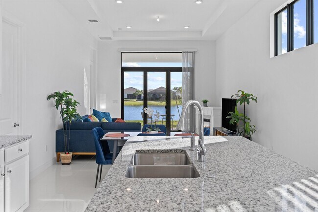 Building Photo - 4823 St Armands Way