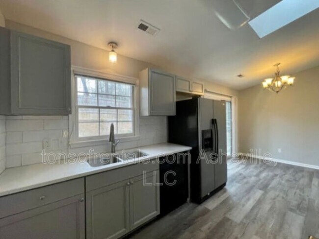 Building Photo - 307 Spring Field Court
