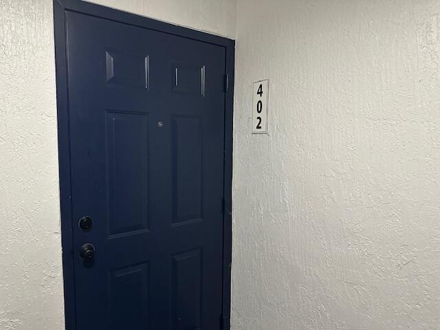 Building Photo - 402 Villa Cir