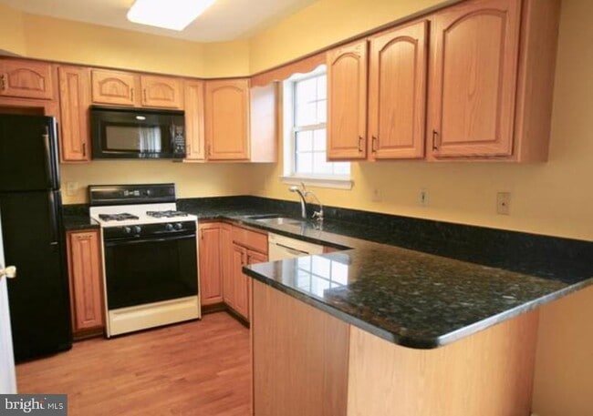 Building Photo - 6854 Signature Cir