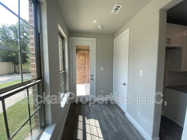 Building Photo - 801 Ponds Edge Ln
