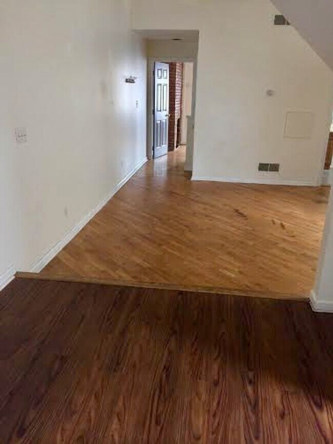 Building Photo - *** Southside Slopes Apartments * Pet Friendly * Walk to E. Carson St. * Available Now * Spacious...