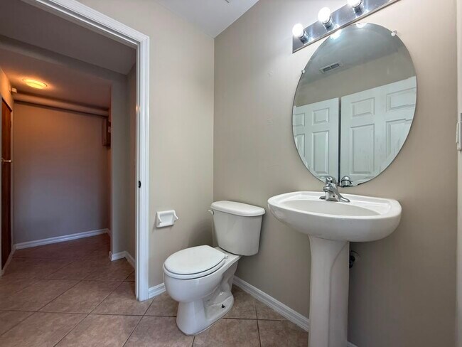 Building Photo - 3629 Pine Oak Cir