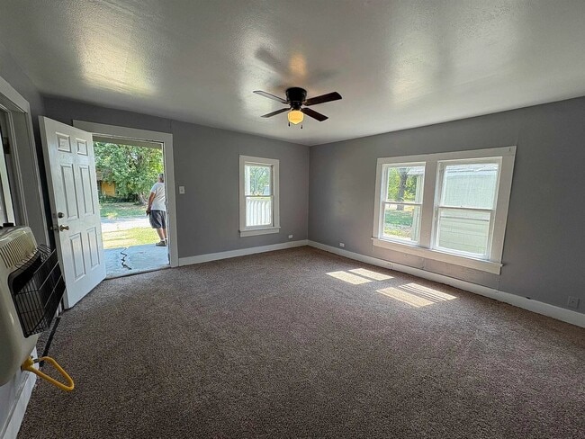 Building Photo - 314 W Mulberry Ave