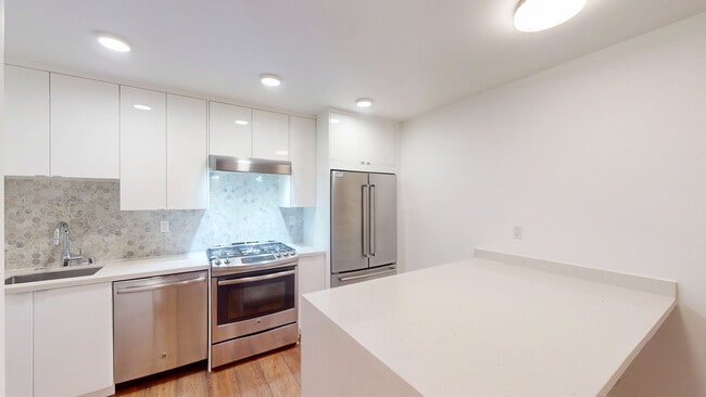 Building Photo - 455 14th St