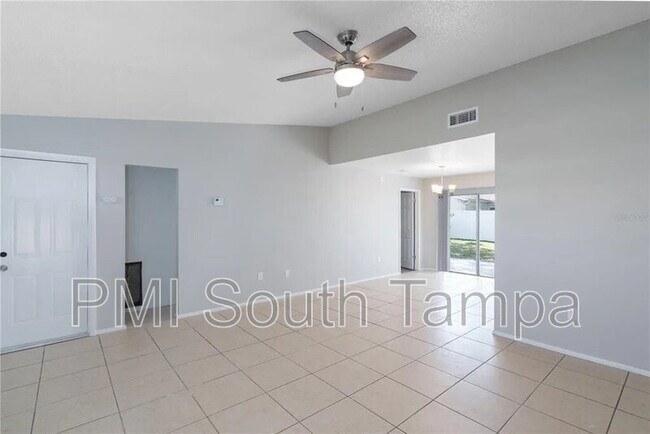 Building Photo - 1020 Pine Ridge Cir