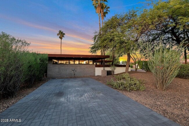 Building Photo - 902 W Verde Ln