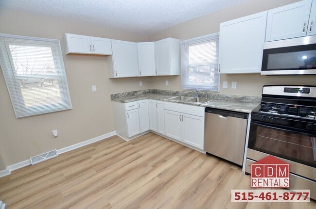 Building Photo - DSM Ranch - Newly Renovated!