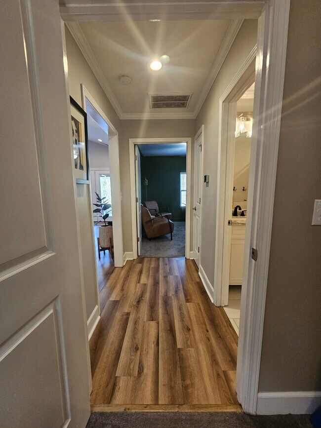 Building Photo - 2737 Celia Ave