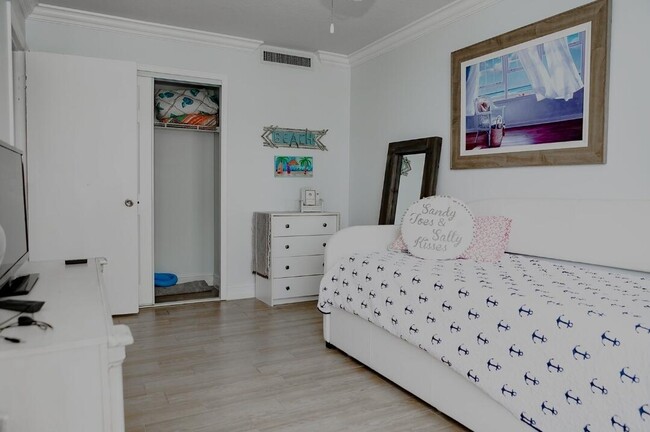 Building Photo - 4200 N Ocean Dr