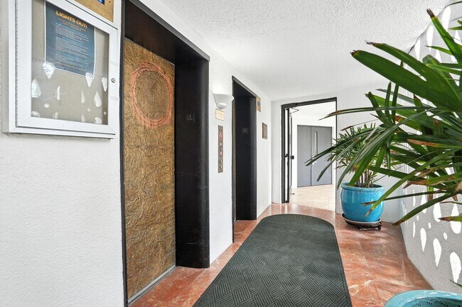 Building Photo - 3951 Gulf Shore Blvd N